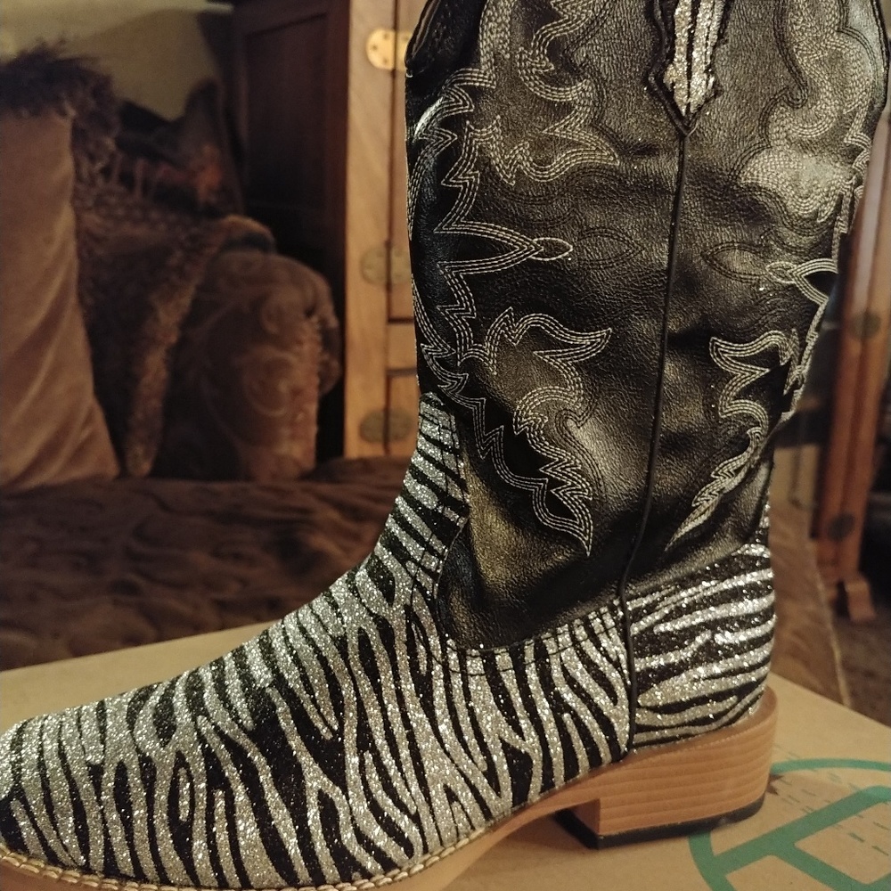 Brand new Zebra sparkly Roper boots size 6.5